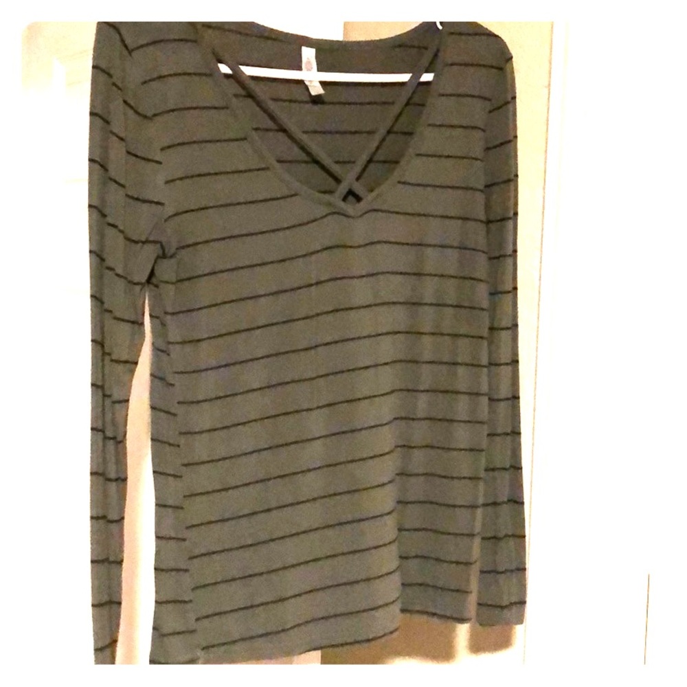 Criss cross long sleeve top